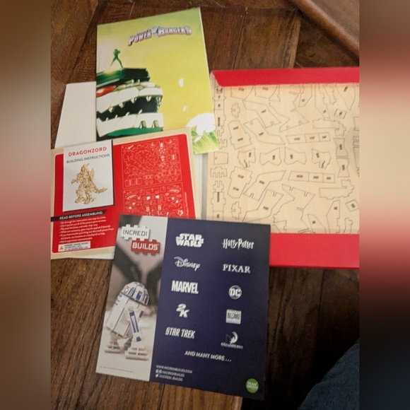 IncrediBuilds: Power Rangers: Dragonzord 3D Wood Model and Poster - Picture 5 of 12